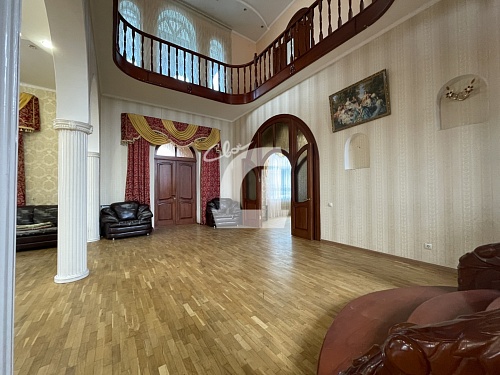 Дом (330 кв.м.)