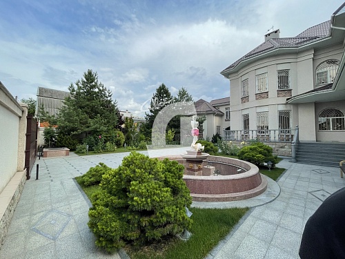 Дом (700 кв.м.)