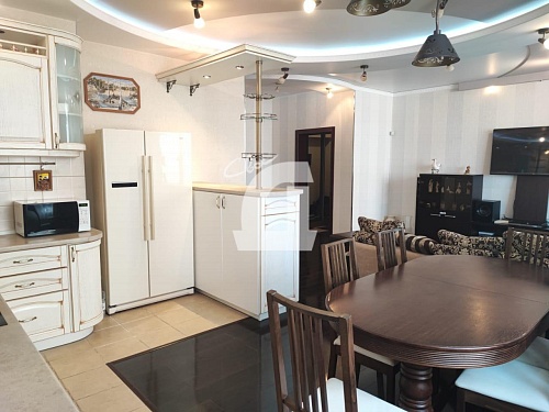 3-комнатная квартира (140 кв.м.)